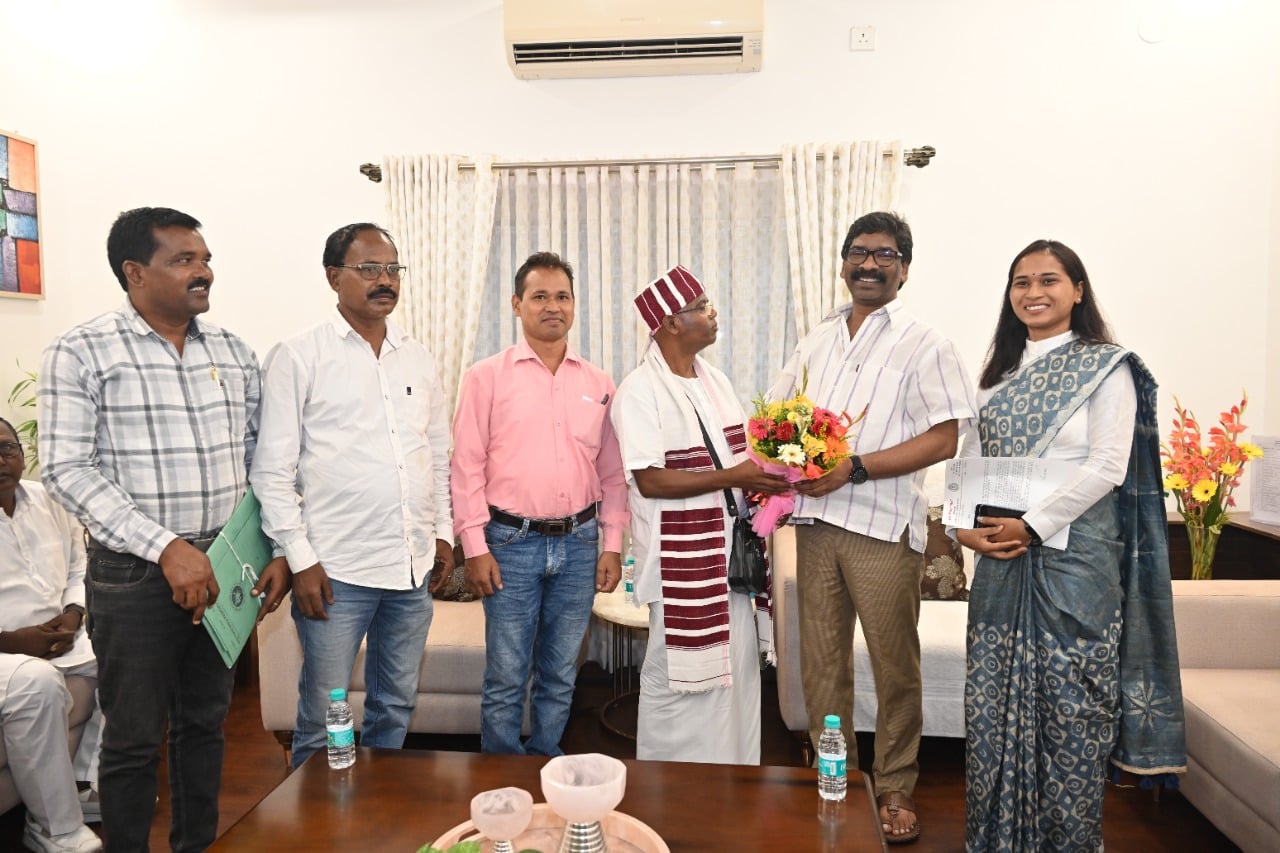 पाड़हा जतरा समिति मुड़मा के प्रतिनिधिमंडल ने CM से  की मुलाकात, जतरा में शामिल होने का दिया निमंत्रण