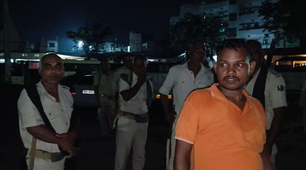 छपरा एक्साइज थाने पर हुआ हमला, बाल-बाल बचे पुलिसकर्मी, जानिए क्या है मामला