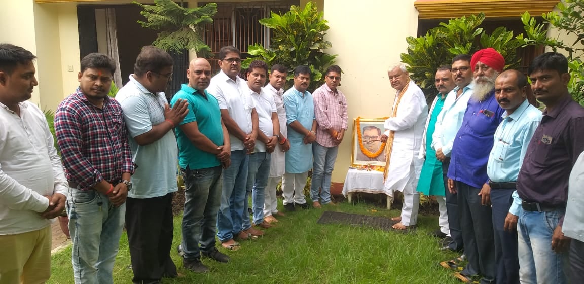 धनबाद में भाजपा ने मनाई पंडित दीनदयाल उपाध्याय की जयंती,सांसद ने क्या कहा आप भी जानिए