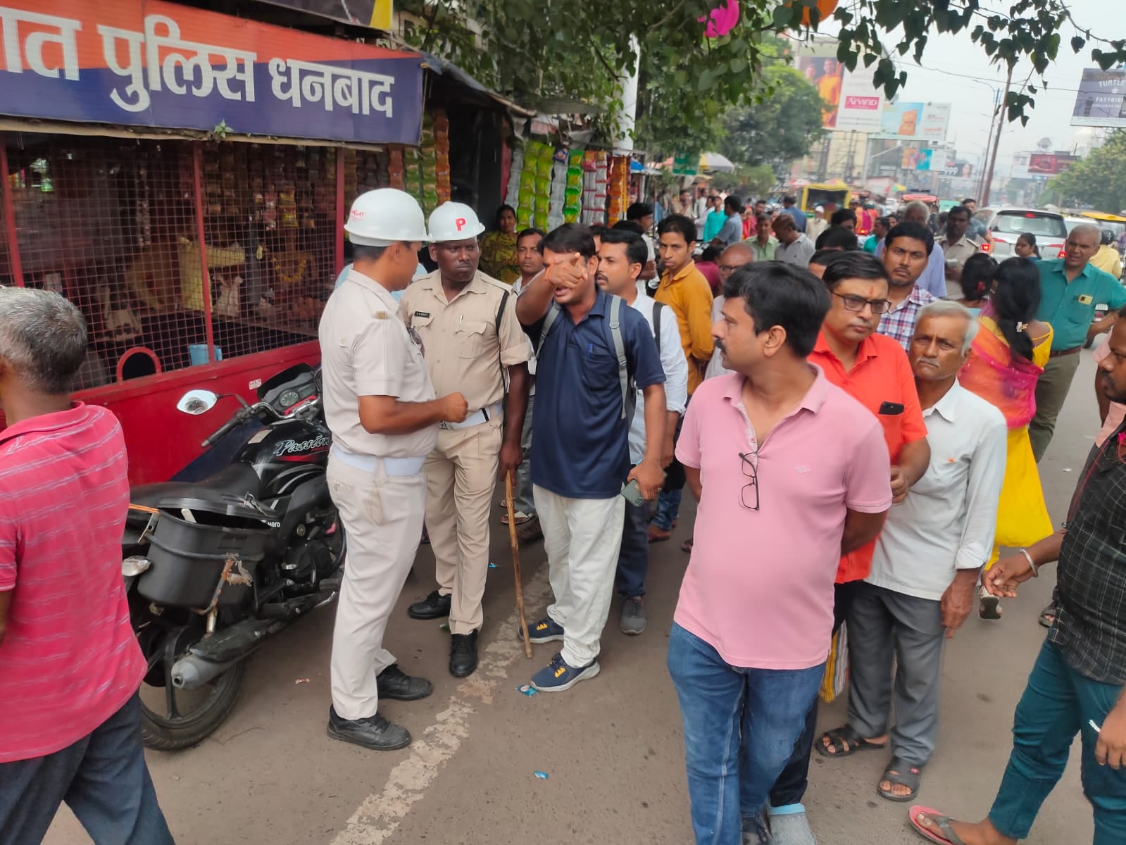 धनबाद: हैरान कर रहा ट्रैफिक पुलिस का कारनामा, जानिए कैसे करते हैं पैसे की वसूली