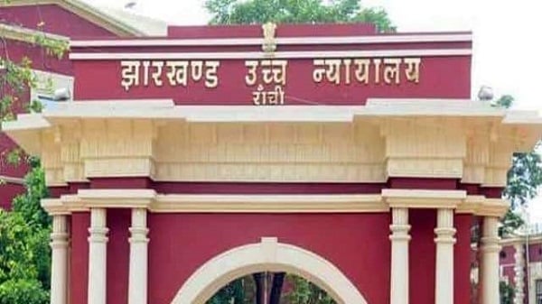 Jharkhand High Court Big Decision : सांसद निशिकांत दुबे और मनोज तिवारी के खिलाफ पीड़क कार्रवाई पर रोक, जानिए पूरा मामला