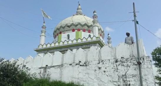 सासाराम में सम्राट अशोक के 2300 साल पुराने शिलालेख पर बना दी मजार