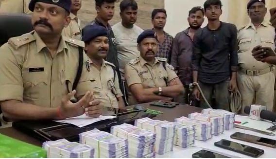 पूर्णिया में जाली नोट का कारोबार, नोट छापने के दो प्रिंटर के साथ पांच तस्कर गिरफ्तार