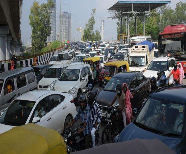 सप्तमी पूजा से बदल जाएगी शहर की ट्रैफिक व्यवस्था, घर से निकलने से पहले जान लें रूट