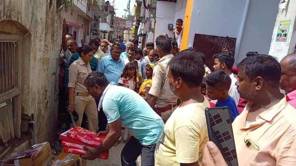 छपरा नगर निगम में धनबल का इस्तेमाल शुरू, मेयर प्रत्याशी का समर्थक वोटरों को साड़ी बांटते गिरफ्तार