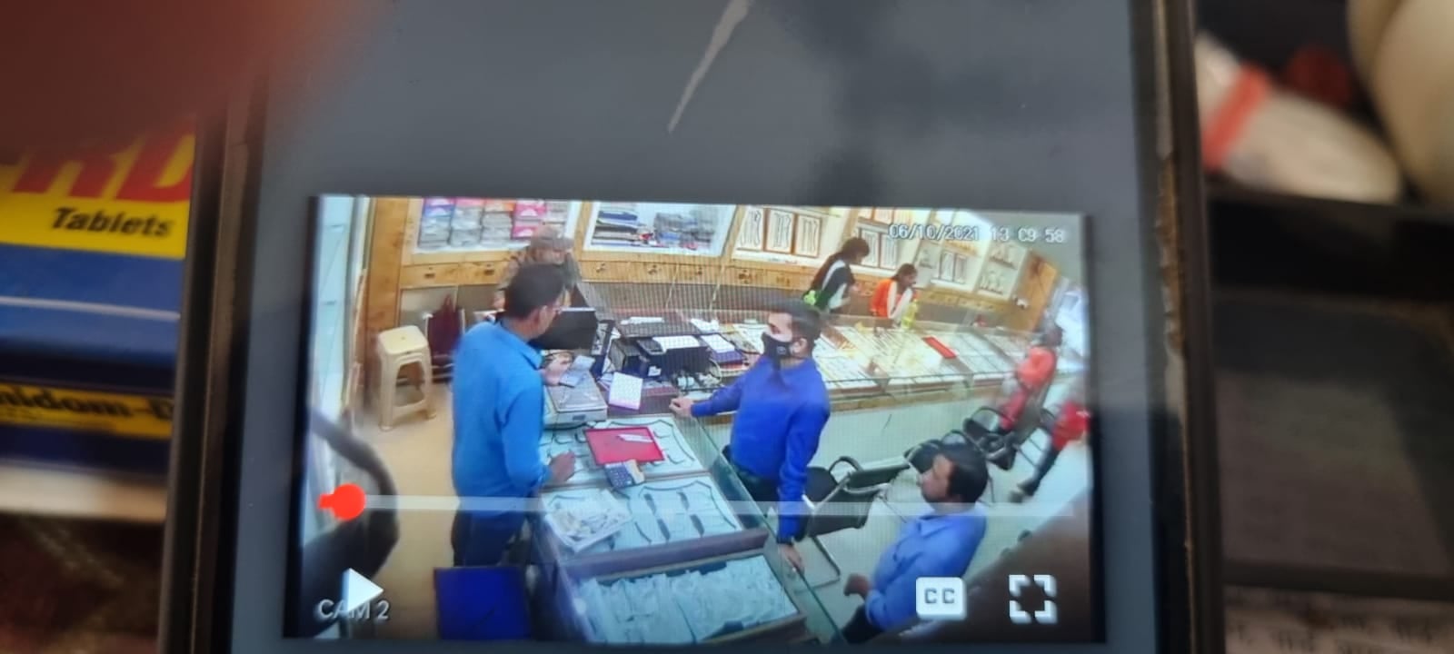 फर्जी अफसर बन कर ज्वेलर्स दुकान में डेढ़ लाख की धोखाघड़ी, मामला दर्ज