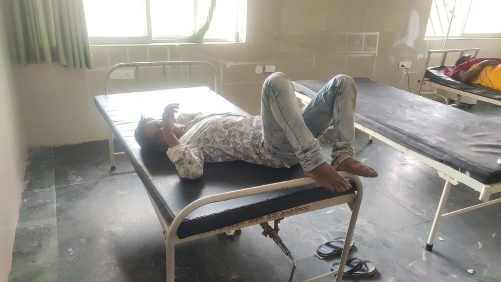 सड़क दुर्घटना: रिश्तेदार के दाह संस्कार में भाग लेने जा रहे  युवक की मौत, एक गंभीर रूप से घायल