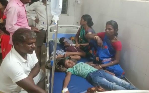 दुर्गा पूजा मेले के खाने से 15 लोग हुए फूड प्वाइजन के शिकार, अस्पताल में भर्ती