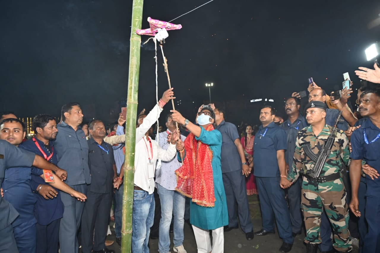 CM हेमंत सोरेन ने किया रावण,  कुम्भकर्ण और मेघनाद के पुतले का वध, असत्य पर सत्य और अन्याय पर न्याय  के विजय का दिया संदेश