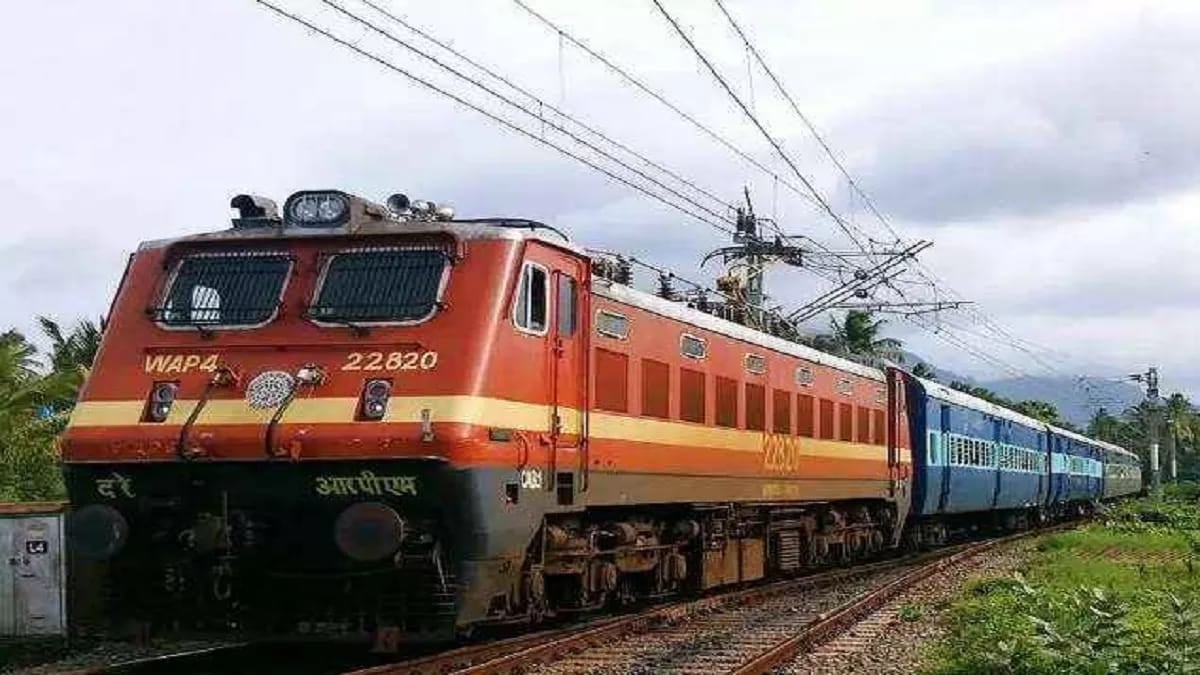 रेलवे ने कमाई का नया जरिया खोजा,  यात्रियों पर डाला नया बोझ