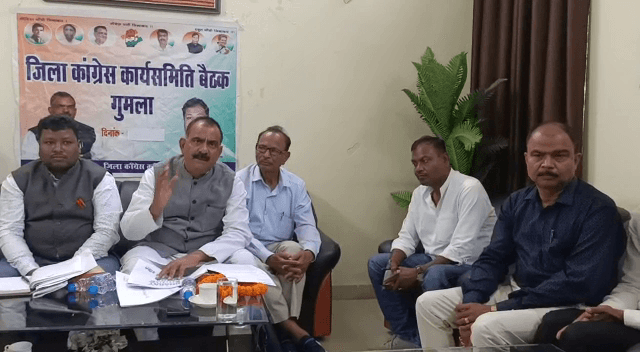 कांग्रेस नेता आलोक दुबे पहुंचे गुमला, कांग्रेस और जेएमएम के गठबंधन पर की खास चर्चा