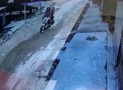 हाजीपुर: बीच बाजार अपराधियों ने व्यवसायी को गोली मार लूट लिए 12 लाख रुपए, पुलिस जांच में जुटी