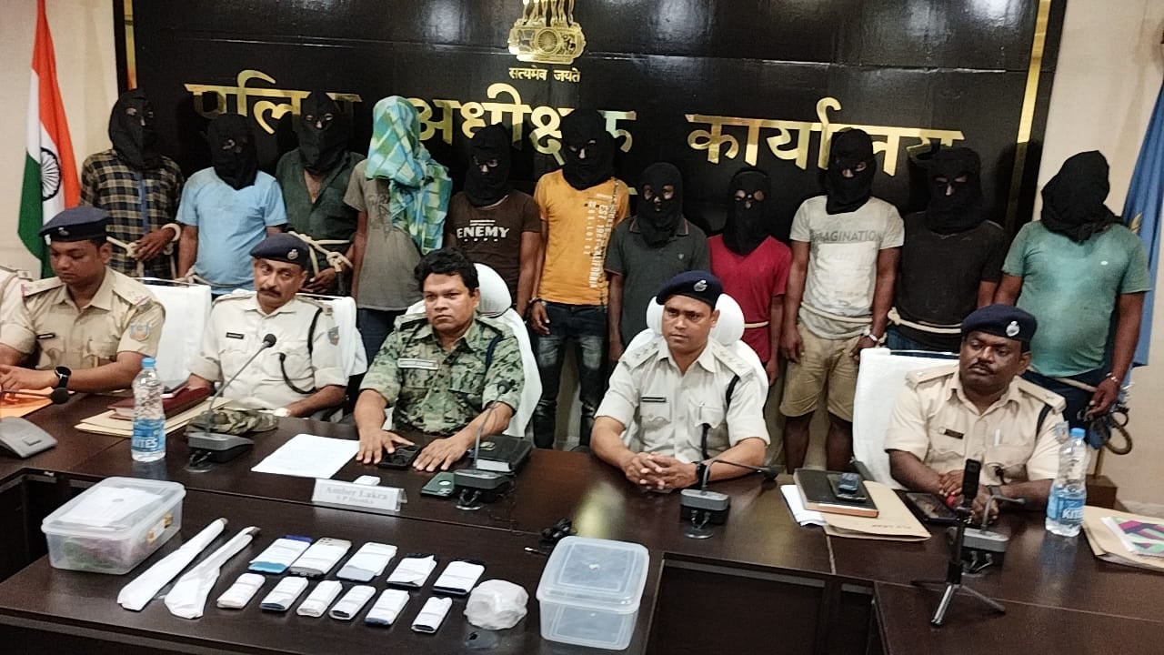 दुमका: वाटर सप्लाई पाइप लूट कर भाग रहे अंतर प्रांतीय गिरोह के 11 अपराधी गिरफ्तार, 20 लाख के पाइप लदे दो ट्रक जब्त