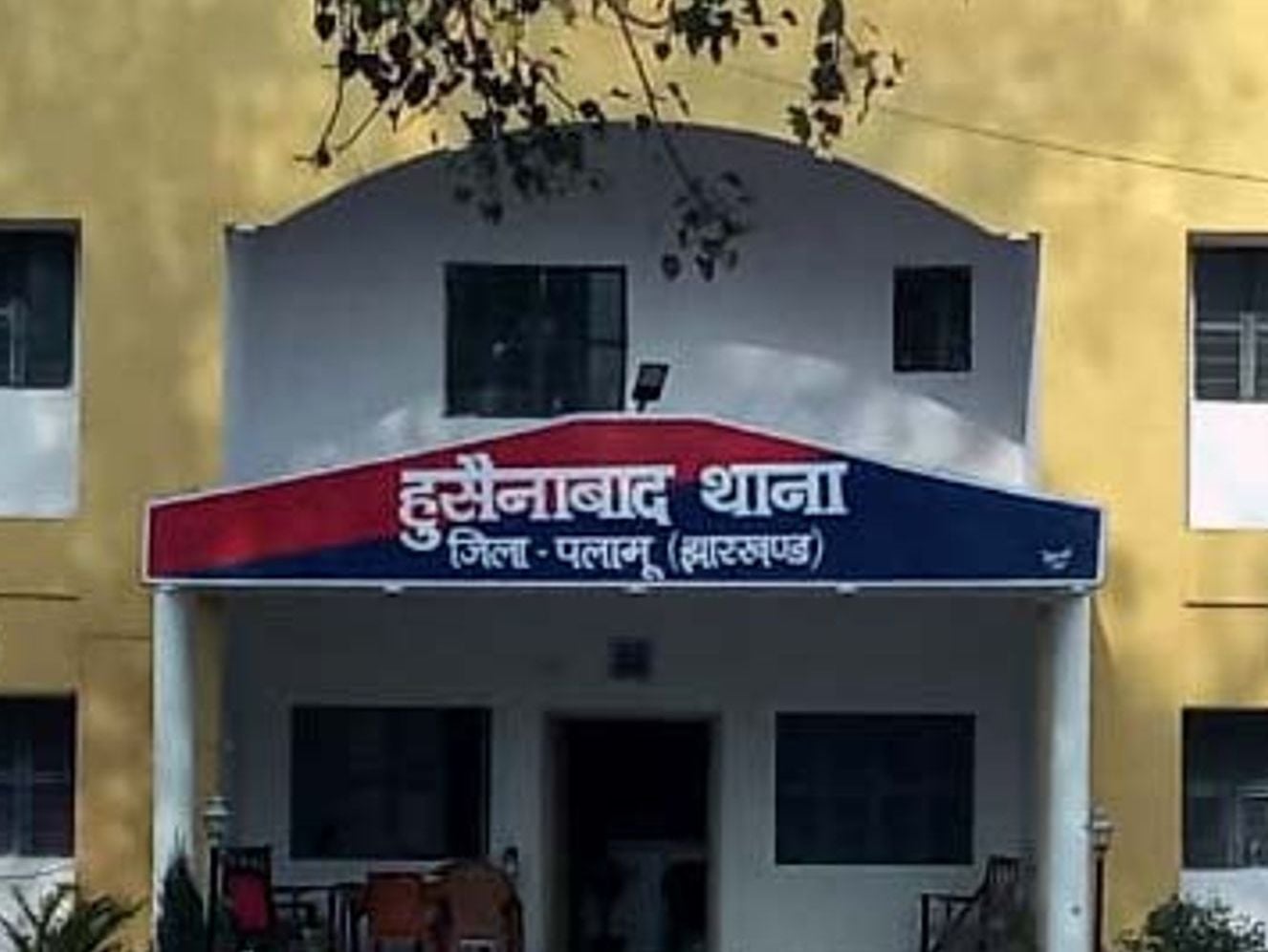 पिस्टल का भय दिखाकर मुखिया से मांगी रंगदारी, मुखिया ने थाना में की लिखित शिकायत, प्राथमिकी दर्ज