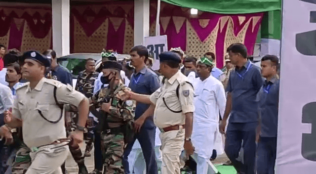 सीएम हेमंत का गिरिडीह दौरा, हवाई अड्डा पर स्वागत के लिए पहुंचे गांडेय और सदर विधायक