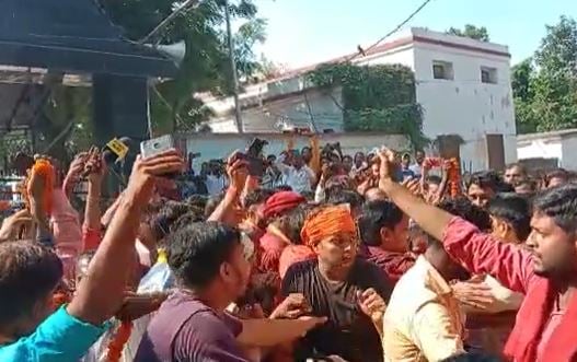 बीजेपी उम्मीदवार पूनम देवी ने किया नामांकन, कहां अनंत सिंह ने पैसे देकर जुटाई भीड़