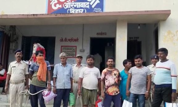 जुआरियों पर पुलिस की बड़ी कार्रवाई, सात को गिरफ्तार कर भेजा जेल