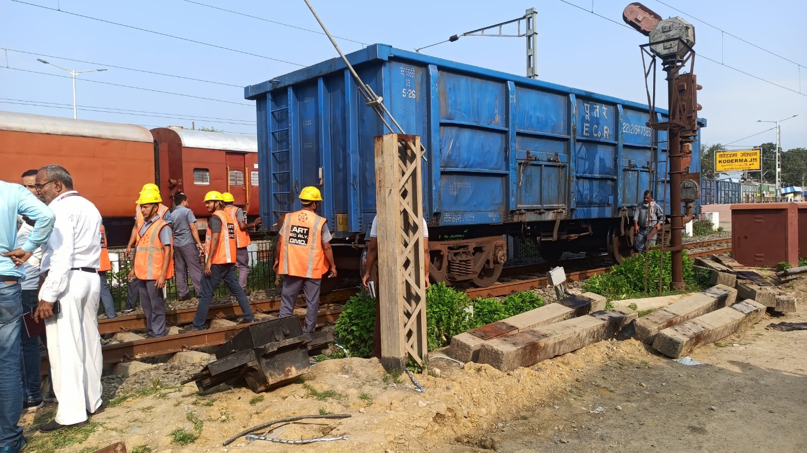 कोडरमा के पास मालगाड़ी की चौथी बोगी हुई बेपटरी, मची अफरा-तफरी