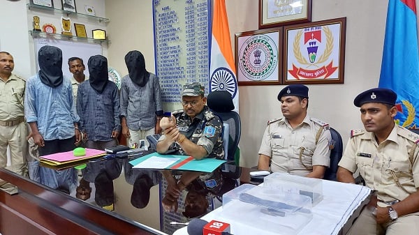 लूटपाट की घटना को अंजाम देते तीन अपराधी गिरफ्तार, जानिए कहां का है मामला