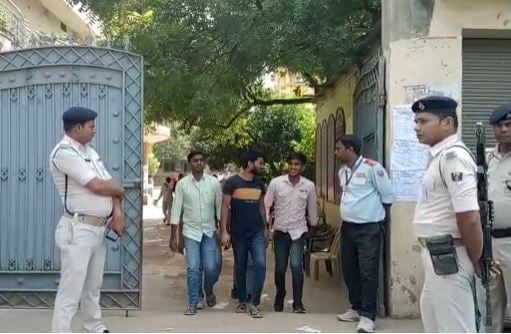 नालंदा : सिपाही परीक्षा के दौरान एक सेंटर से मिले 37 नकलची, परीक्षार्थियों के पास से मिले इलेक्ट्रॉनिक डिवाइस