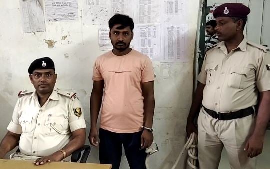 ट्रेन से शराब की सप्लाई करने वाले शराब माफिया को मुजफ्फरपुर रेल पुलिस ने किया गिरफ्तार