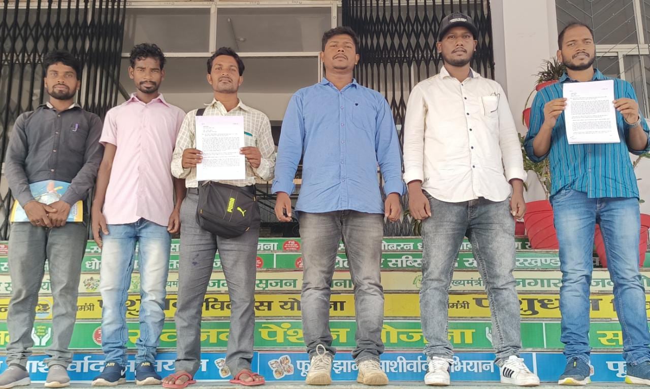 आदिवासी संगठनों ने उपायुक्त को दिया ज्ञापन, निष्पक्ष जांच की मांग