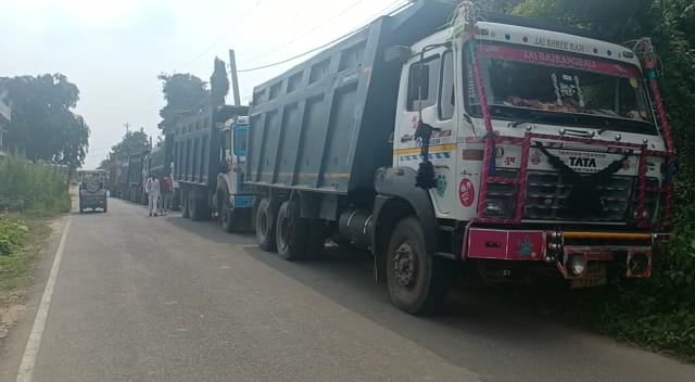 अवैध गिट्टी लदा 16 ट्रक जब्त, खनन माफियाओं में हड़कंप