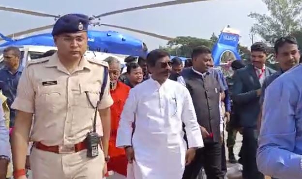 “आपके द्वार आपकी सरकार” कार्यक्रम में सीएम हेमंत सोरेन पहुंचे चतरा, लोगों को 323 करोड़ से ज्यादा की योजनाओं की दी सौगात