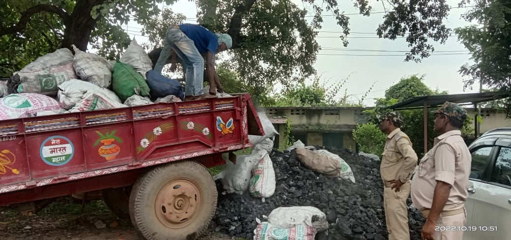 सीसीएल की  कार्रवाई, 8 टन कच्चा अवैध कोयला जब्त