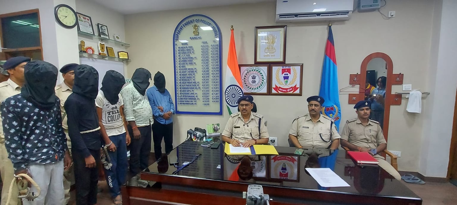 रांची पुलिस ने शराब की बड़ी खेप पकड़ी, तहखाना बना कर रखा था शराब