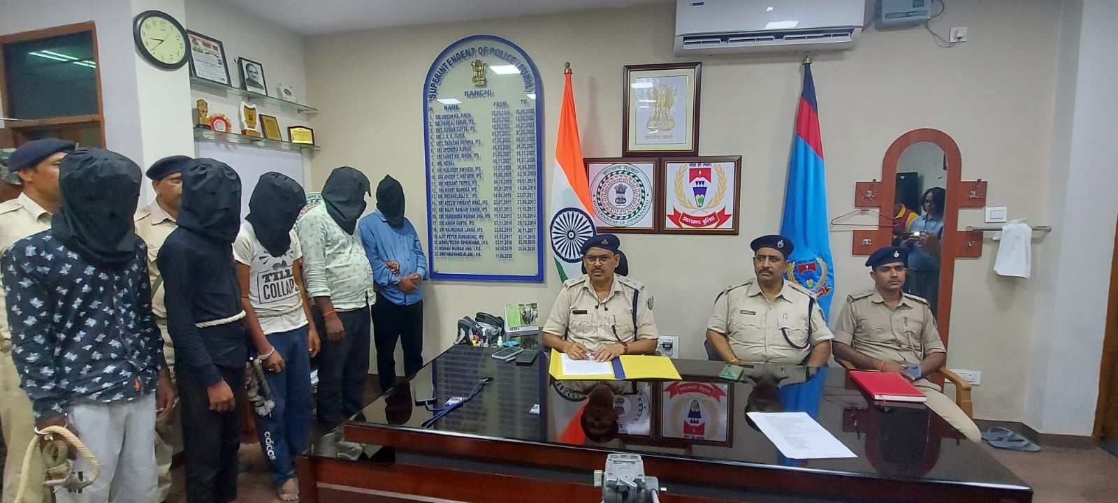 रांची पुलिस ने शराब की बड़ी खेप पकड़ी, तहखाना बना कर रखा था शराब