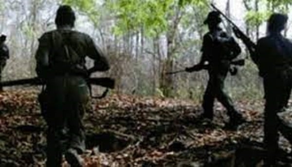 लातेहार : चंदवा के माल्हन में रेलवे प्रोजेक्ट साइट पर माओवादियों ने की गोलीबारी, तीन कर्मी घायल