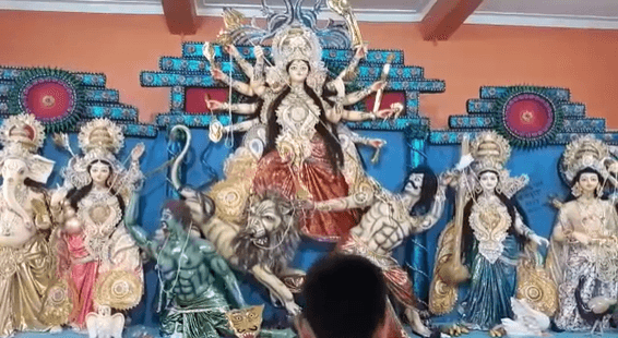 पाकुड़िया : पट खुलते ही मां के दर्शन को उमड़े लोग