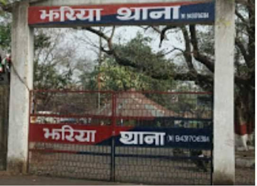 किन्नरों ने झरिया थाना घेरा, फिर थाने में ही भिड़ गए दो दलों के नेता, जानिए फिर क्या हुआ