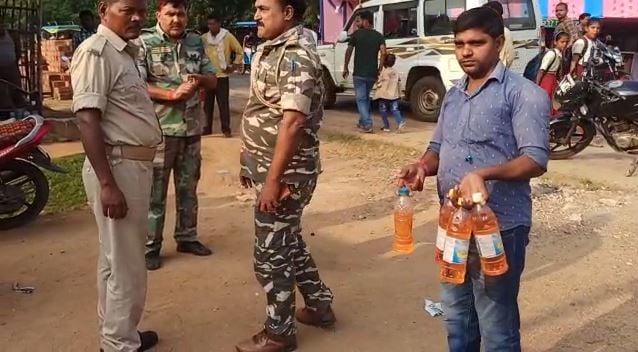 दुमका पेट्रोल कांड के बाद बोतल और डब्बों में तेल पर रोक, अब कारोबारी कर रहे बाप-बाप