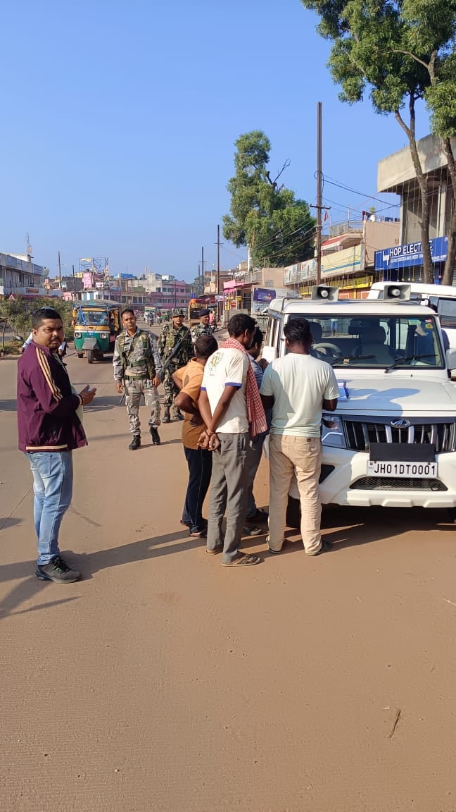 जिला परिवहन पदाधिकारी ने चलाया वाहन जांच अभियान, लगभग पांच लाख रुपये का वसूला गया जुर्माना