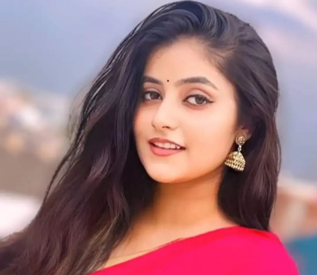 बला की खूबसूरत संचिता बसु के बारे में जानिए अनकही कहानी, सोशल मीडिया पर सनसनी की तरह छा गई हैं