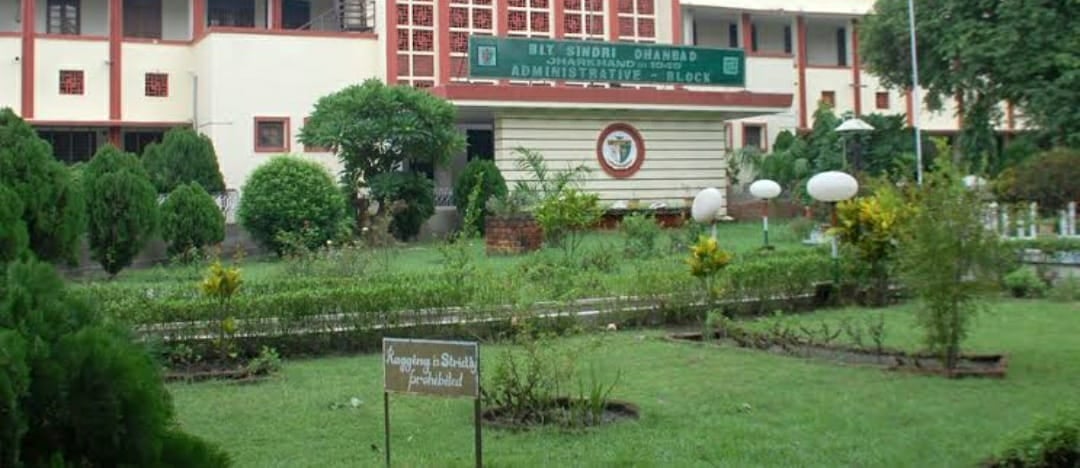 राजस्व कर्मचारियों की हड़ताल से बीआईटी सिंदरी के फर्स्ट सेमेस्टर के बच्चों पर मडराया खतरा,जानिए क्यों परेशानी में हैं छात्र