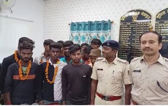 कश्मीर में बंधक बिहार के11 मजदूर किये गये रिहा, सभी लौटे अपने घर