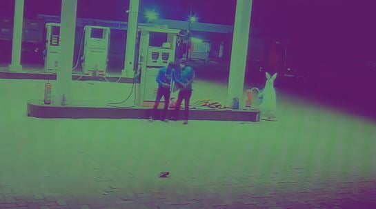 नकाबपोश अपराधी ने हथियार के बल पर नोजल मेन से 41 हजार रुपए लूटे, घटना CCTV कैमरे में कैद