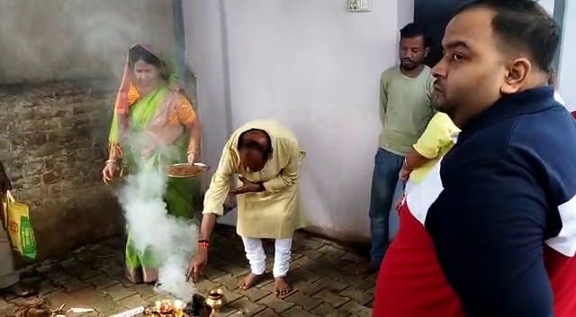 झारखंड के पूर्व  मुख्यमंत्री रघुवर दास ने सपरिवार मनाया गोवर्धन पर्व, राज्य वासियों को दी शुभकामनाएं