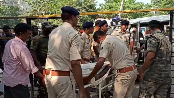 पुलिसकर्मियों से भरी नाव गंडक नदी में पलटी, तीन जवान डूबे, एक की मौत