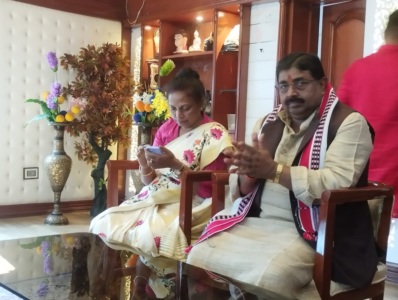 भाजपा के पूर्व प्रदेश अध्यक्ष रविंद्र राय पहुंचे दुमका, पार्टी कार्यकर्ताओं के साथ की बैठक, जानिए किन मुद्दों पर हुई चर्चा