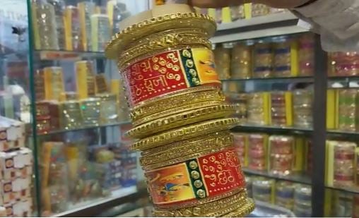 मुजफ्फरपुर: देश प्रसिद्ध इस्लामपुर का लहठी मंडी हुआ गुलजार, छठ में लाह की लहठी का होता है खास महत्व