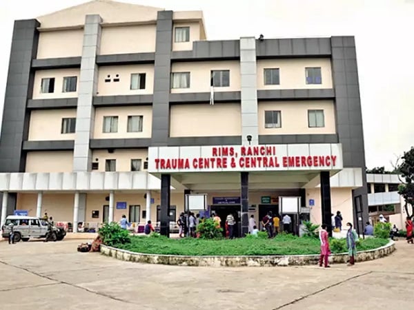 कोलकाता कारोबारी अमित अग्रवाल की बिगड़ी तबियत, RIMS के ट्रॉमा सेंटर में कराया गया भर्ती