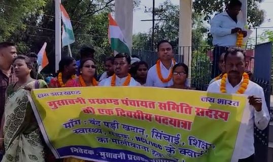 जमशेदपुर: पंचायत समिति सदस्यों ने पंचायत की समस्या को लेकर DC से लगाई गुहार