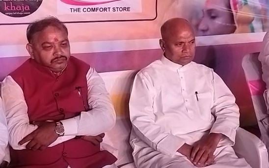 नालंदा: पूर्व केंद्रीय मंत्री आरसीपी सिंह ने छठ महोत्सव का किया उद्घाटन, पीएम मोदी की जमकर की तारीफ