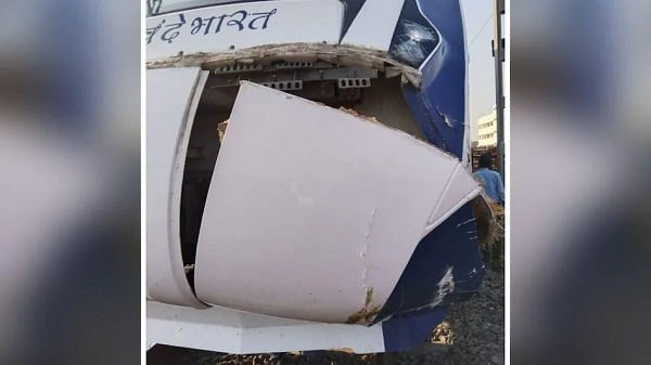 Vande Bharat Train Accident : वंदे भारत एक्सप्रेस फिर दुर्घटनाग्रस्त, सामने आई गाय, देखिए ट्रेन का हाल