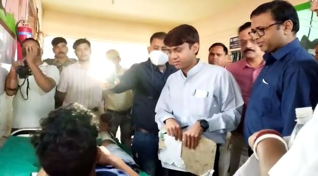 DUMKA LPG CYLINDER BLAST : रांची से दुमका पहुंची डॉक्टरों की टीम, चार मरीजों को किया गया RIMS रेफर