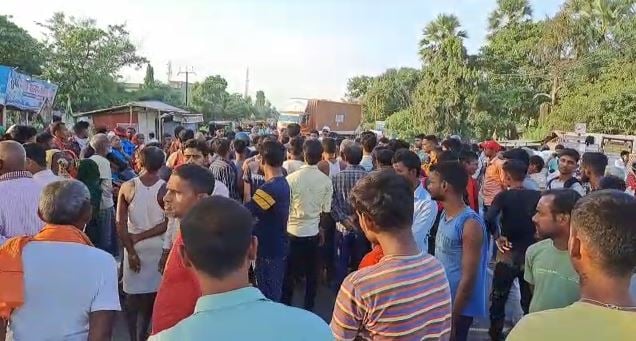 बिहार : बेगूसराय में अपराधी बेखौफ, दिनदहाड़े दुकान में घुसकर व्यवसायी को मारी गोली, NH-28 जाम